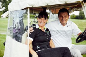 Natalia und Dr. Olaf Bausemer auf Benefiz-Golfturnier