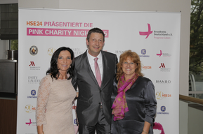 Natalia und Dr. Olaf Bausemer, Renate Haidinger bei der Pink Charity Night